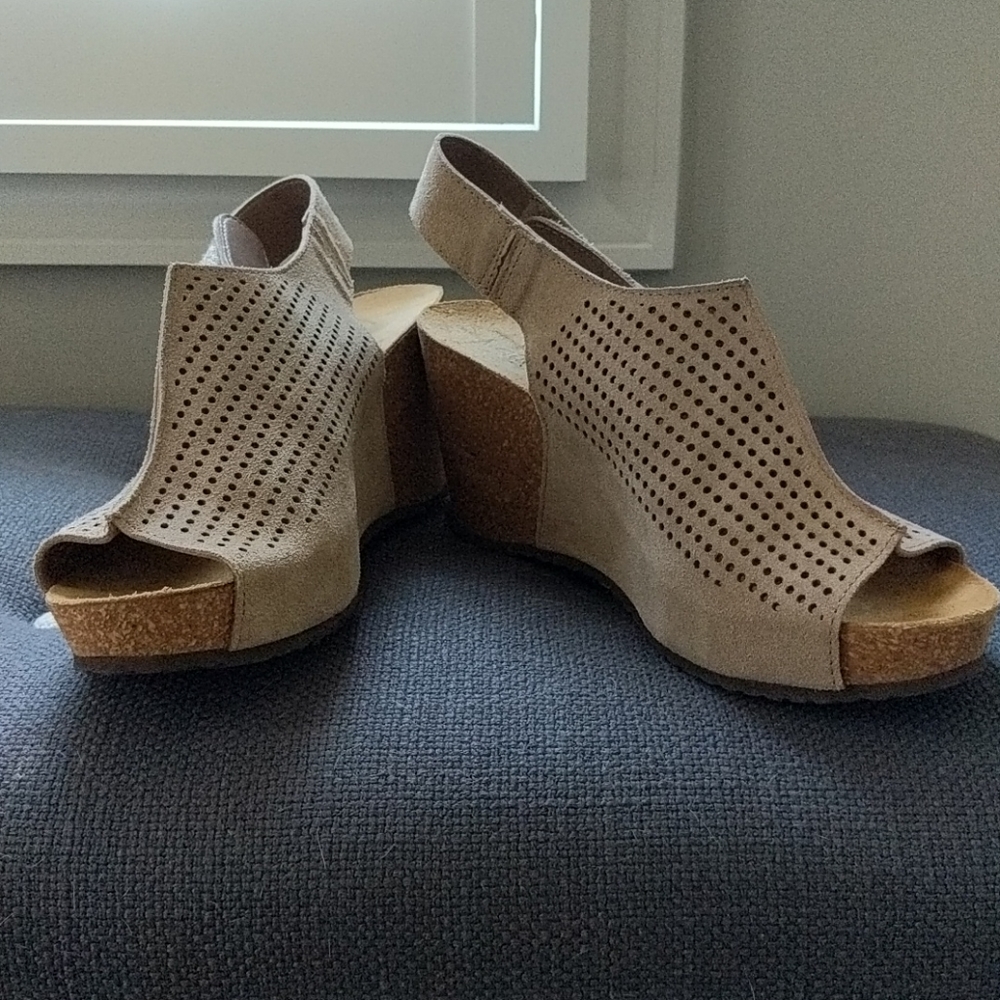 A. GIANNETTI wedge sandals